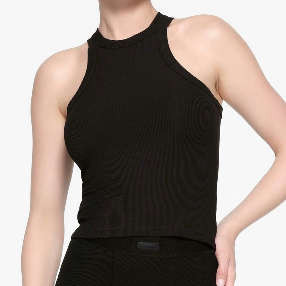 SKIMS SOFT LOUNGE HIGH CREW NECK TANK